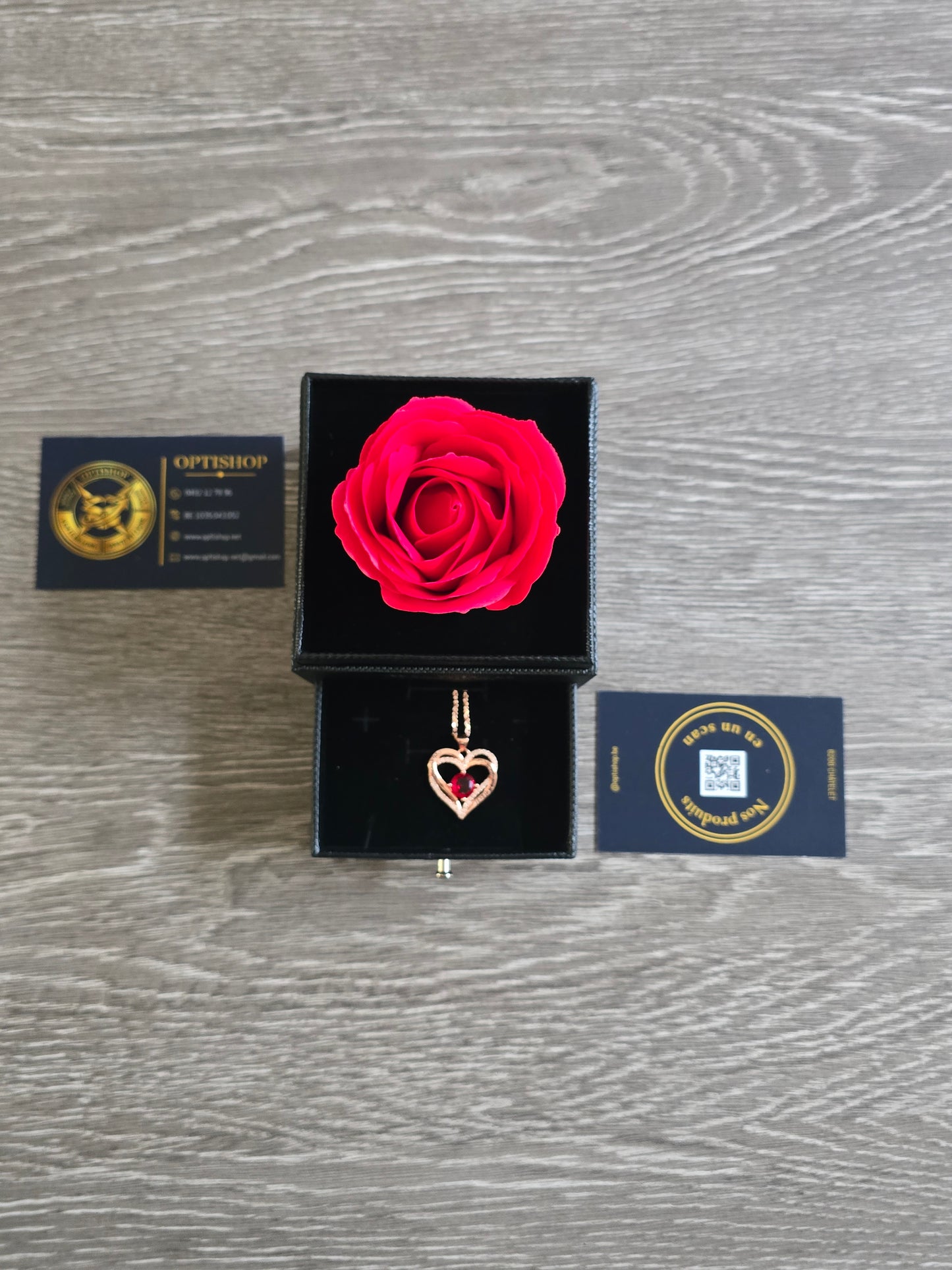 Écrin Rose Éternelle & Son Collier Cœur – Le Cadeau Parfait
