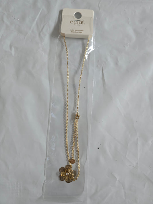 Collier "Fleur Ciselée" Doré – Collection Éclat Paris
Prix : 21,00 €