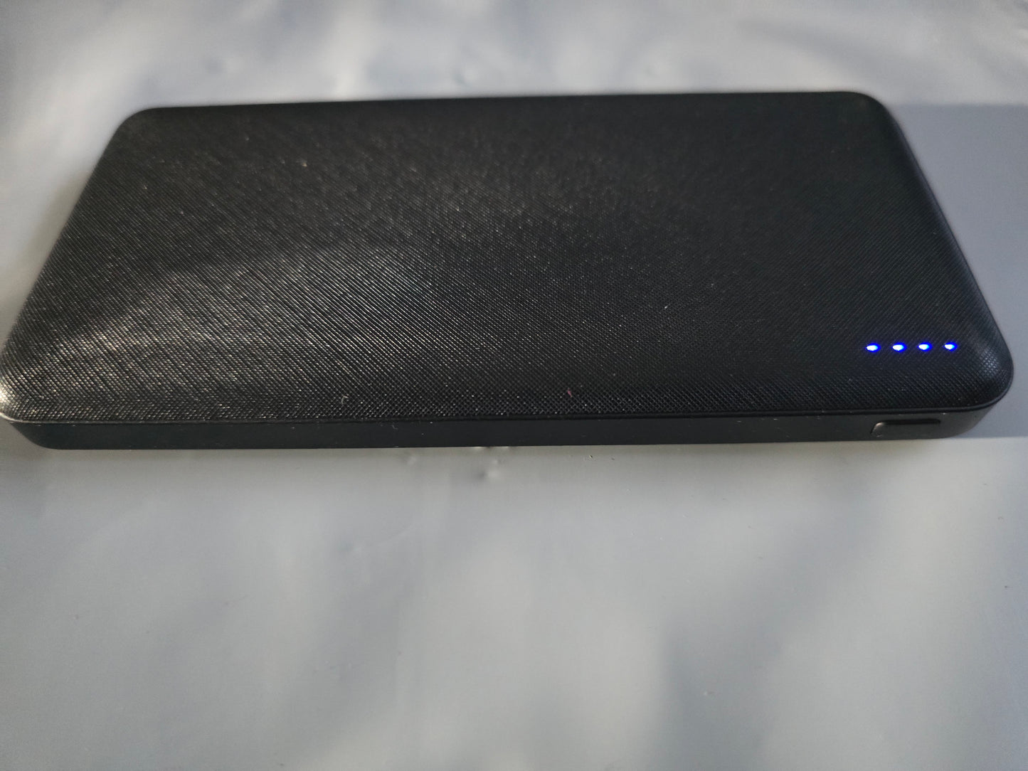 Batterie Externe Ultra-Mince 10 000 mAh – Pack Énergie Complet