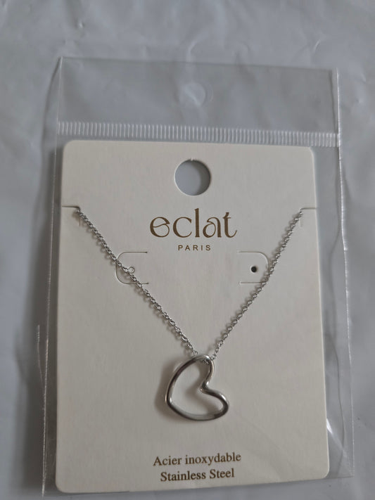 Collier "Cœur Filaire" Argenté – Éclat Paris
Prix : 19,00 €