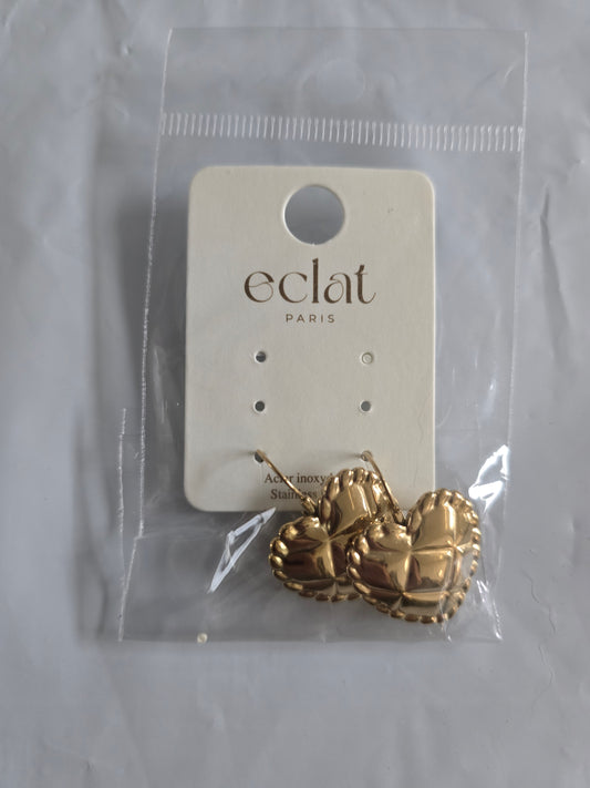Boucles d'Oreilles "Cœur Matelassé" Dorées – Éclat Paris
Prix : 19,00 €