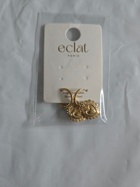 Boucles d'Oreilles "Cœur Sacré" Dorées – Éclat Paris
Prix : 17,00 €